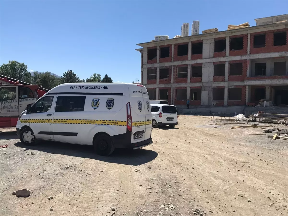 Erzincan'da İnşaat İşçisi Çatıdan Düşerek Hayatını Kaybetti