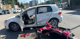 Hatay'da otomobil ile motosikletin çarpışması sonucu 2 kişi yaralandı