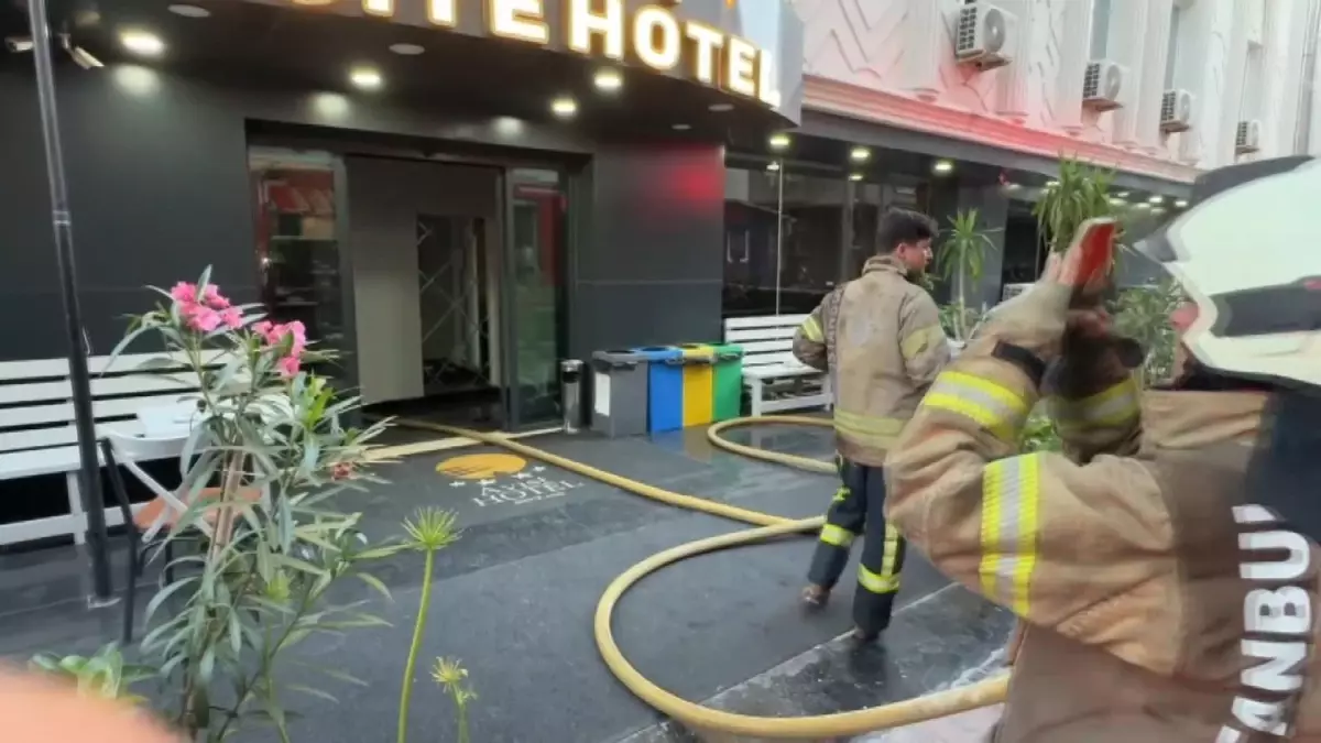 Avcılar'da Otelde Yangın Çıktı