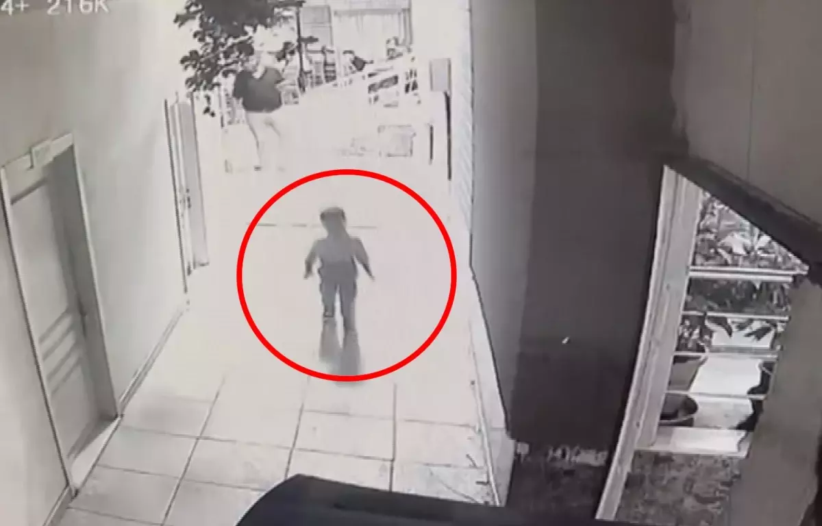 Düğünde kaybolan çocuk babası tarafından havaya fırlatıldı