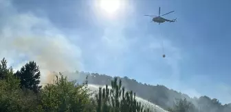 Kütahya'da Ormanlık Alanda Çıkan Yangın Kontrol Altına Alınmaya Çalışılıyor