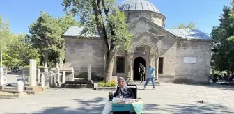 Kayseri'de Romatizma Hastası Kadın, Akülü Arabasını Tezgaha Çevirdi