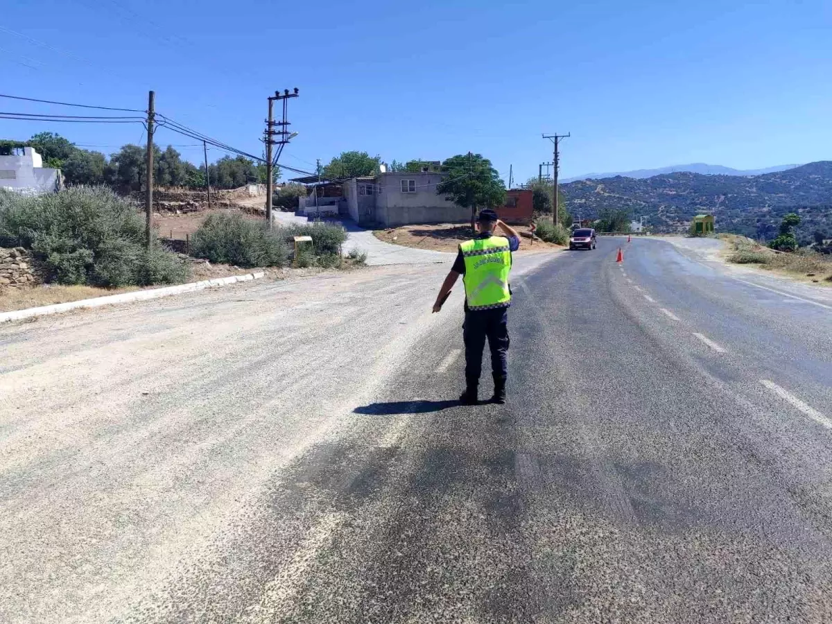 Aydın İl Jandarma Komutanlığı Huzurlu Sokaklar Uygulamasıyla 2 Şahsı Yakaladı