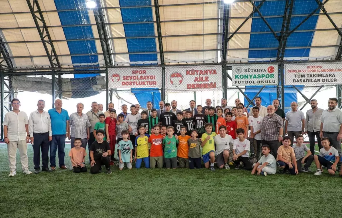 Kütahya'da Anadolu Halı Sahası Yenilendi