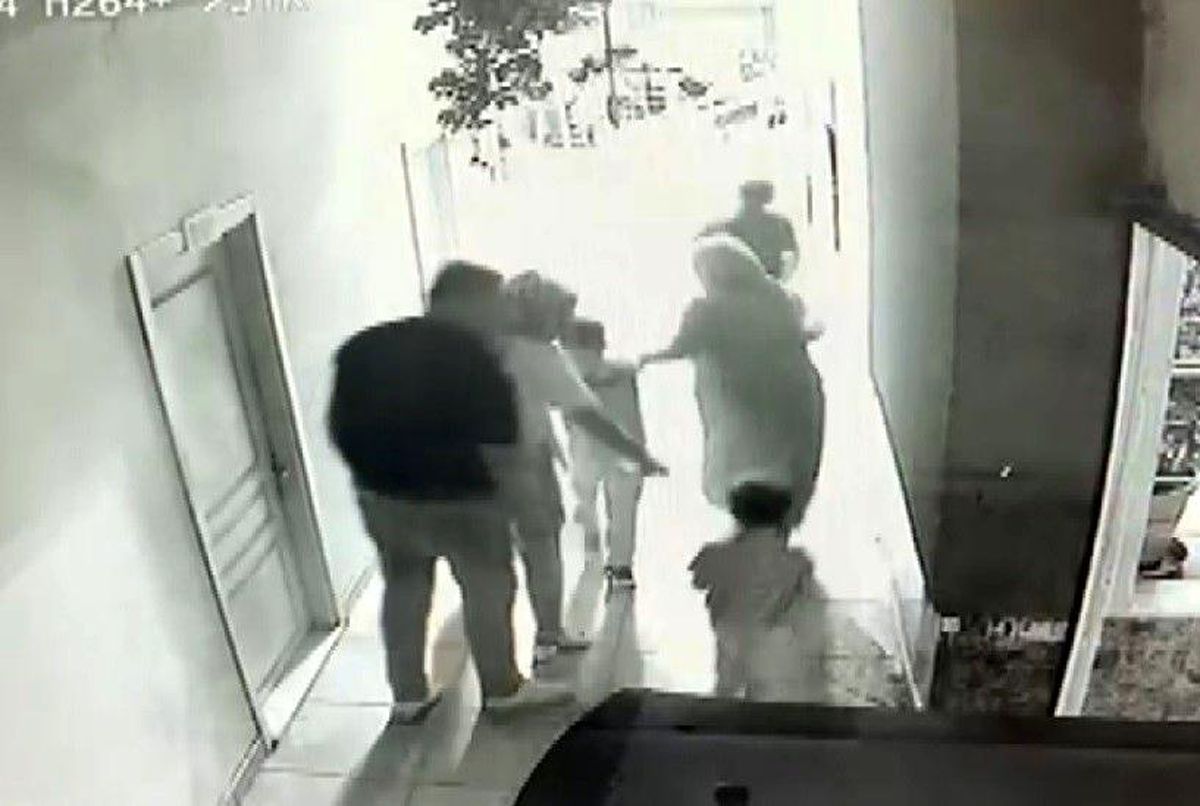 Konya'da Düğün Salonunda Çocuğunu Havaya Kaldıran Baba Gözaltına Alındı
