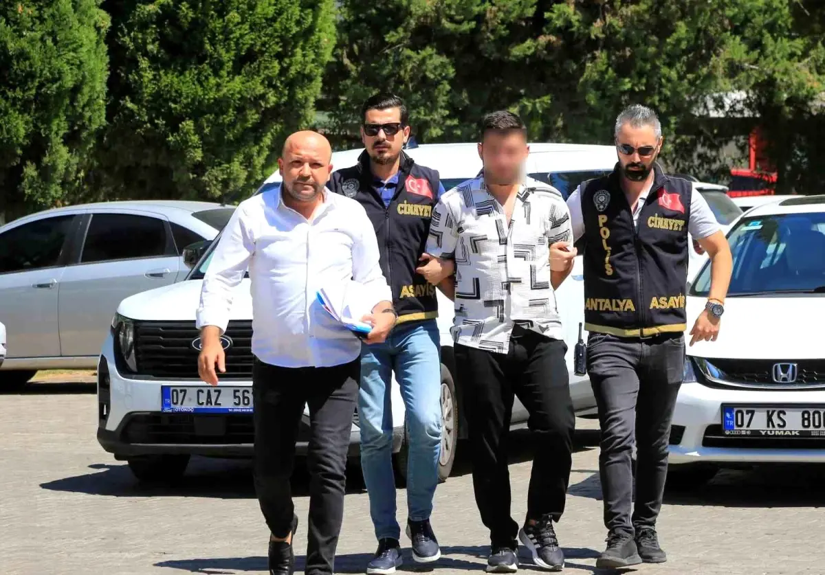 Antalya'da Ticari Taksi Şoförü Silahla Öldürüldü