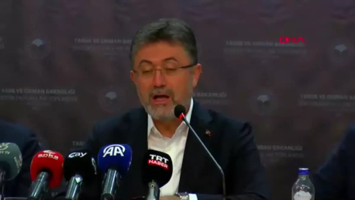 RİZE Tarım Bakanı Yumaklı, tarım ve çay sektörü temsilcileriyle bir araya geldiği toplantıda konuştu