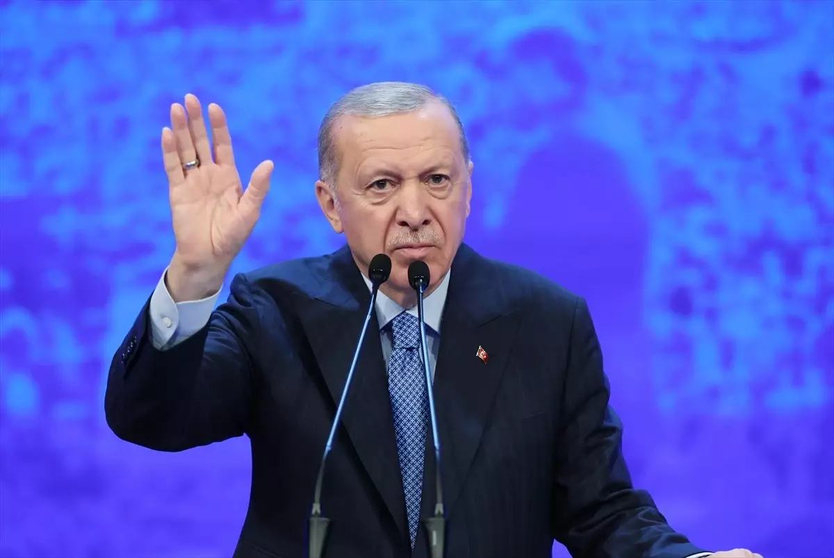 Cumhurbaşkanı Erdoğan: "Yenilenerek, güçlenerek, tazelenerek ilerlerken, kimsenin bize ayak bağı olmasına müsaade etmeyiz"