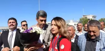 Paris 2024 Olimpiyat Oyunları'nda gümüş madalya kazanan Hatice Akbaş, Malatya'da coşkuyla karşılandı