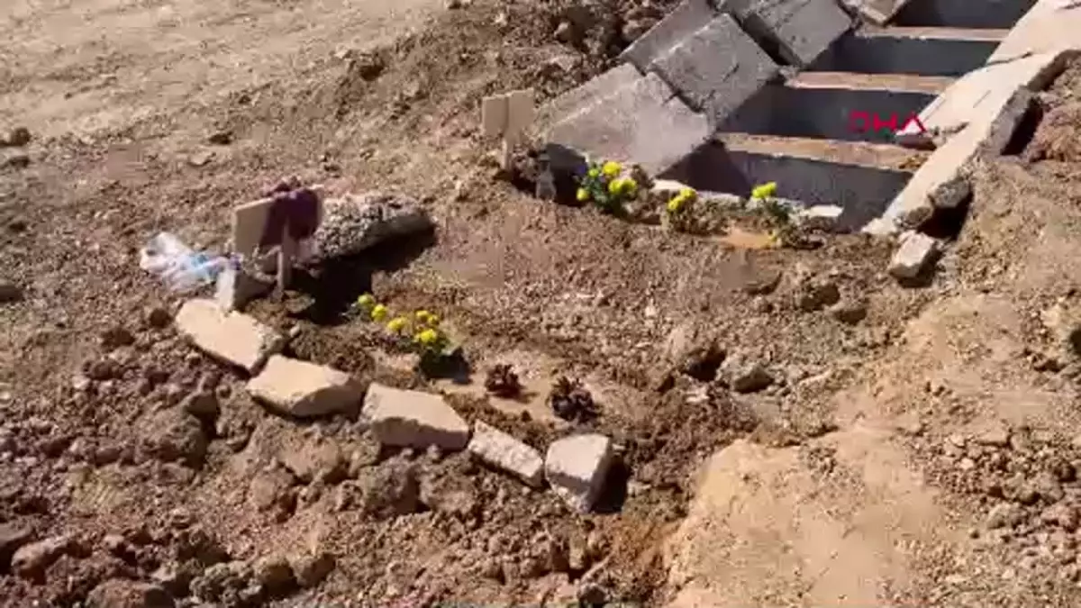 Boşanma Aşamasındaki Eşler Yan Yana Toprağa Verildi