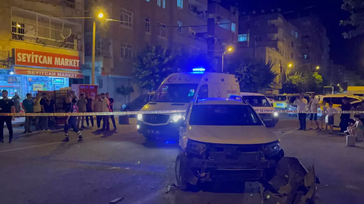 Diyarbakır'da Otomobil Çarptı, Yaralıların Yakınları Saldırdı