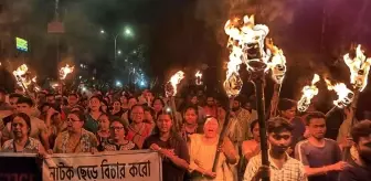 Batı Bengal'de Kadınlar Tecavüz ve Cinayeti Protesto Etmek İçin Sokaklara Çıktı