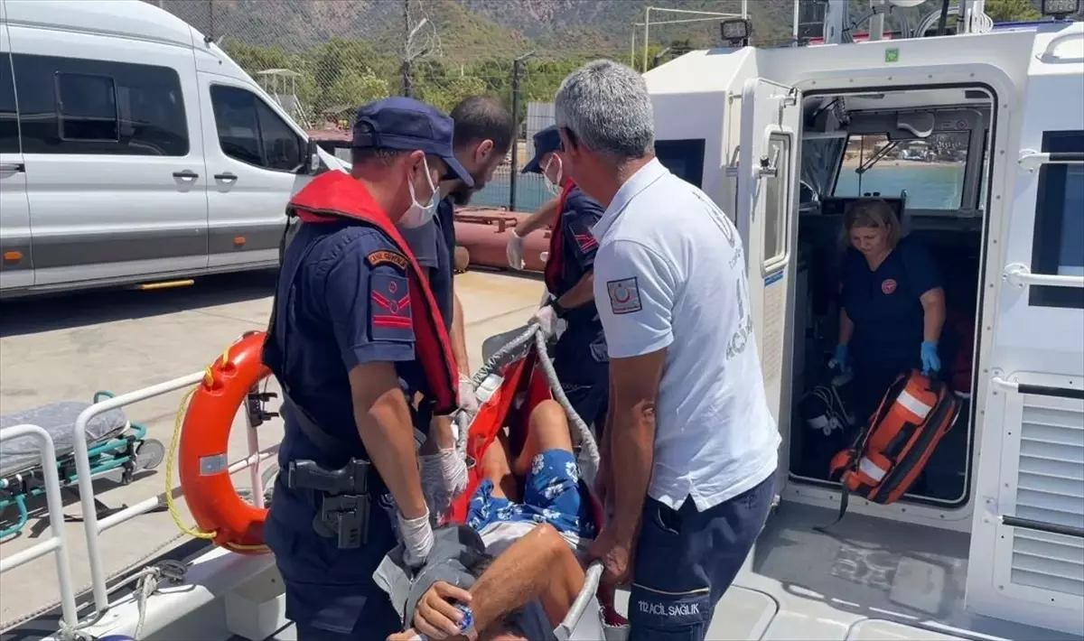 Marmaris'te Yelkenli Teknede Rahatsızlanan Kişi Sahil Güvenlik Tarafından Tahliye Edildi