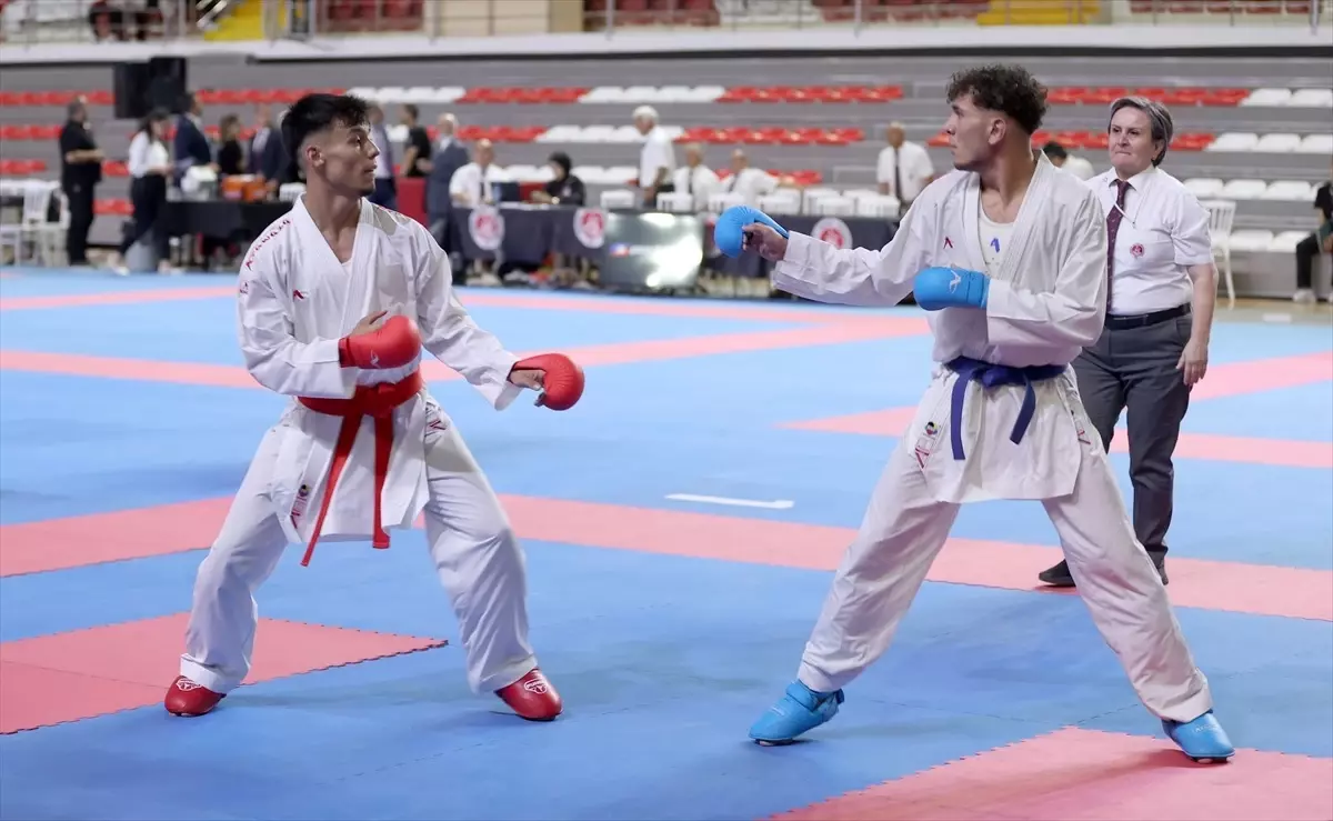 Türkiye Ümit, Genç, 21 Yaş Altı Karate Şampiyonası ve milli takım seçmeleri Sivas'ta başladı