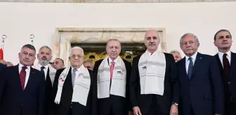 Kurtulmuş, Filistin Devlet Başkanı Abbas'a Hediyeler Verdi