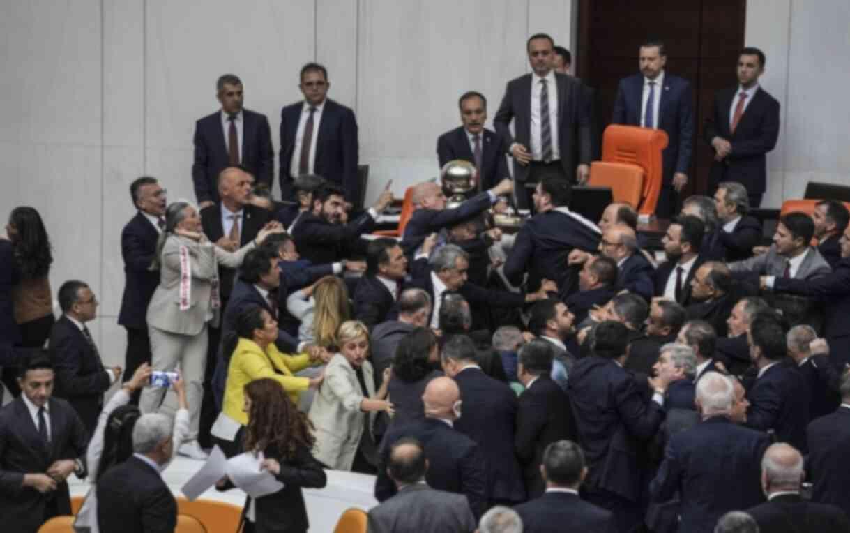 Alpay Özalan ile Ahmet Şık olayı nedir? Meclis'te Alpay Özalan ve Ahmet Şık kavgası nedir?