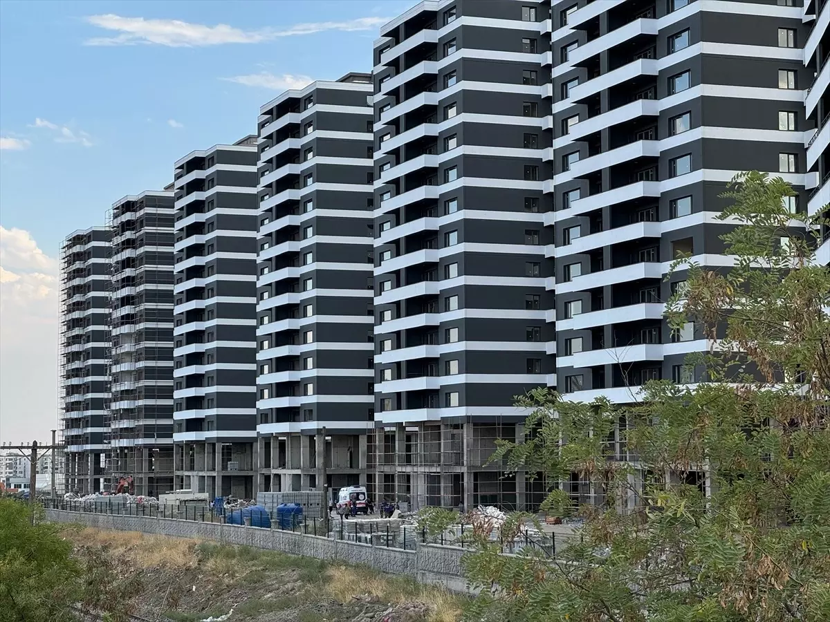 Diyarbakır'da İşçi Asansör Boşluğuna Düşerek Hayatını Kaybetti