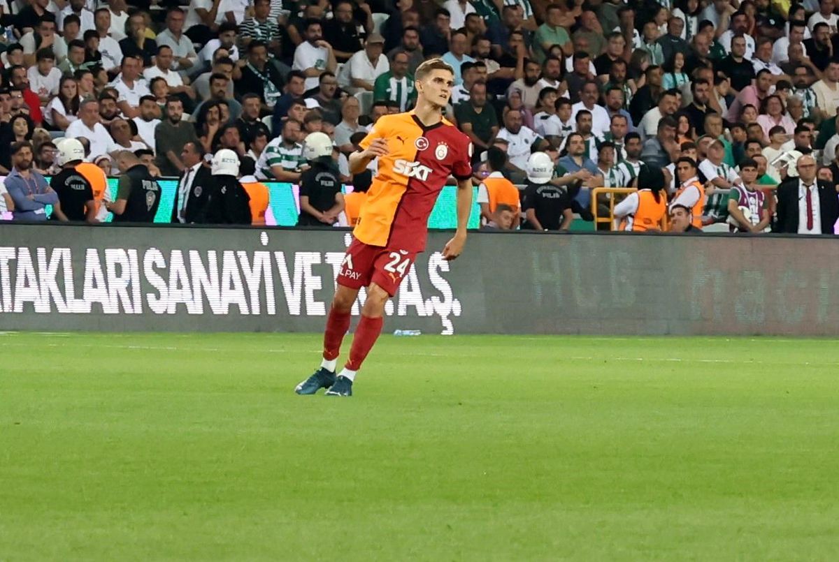 Galatasaray'ın yeni transferi Elias Jelert, Konyaspor maçında forma giydi