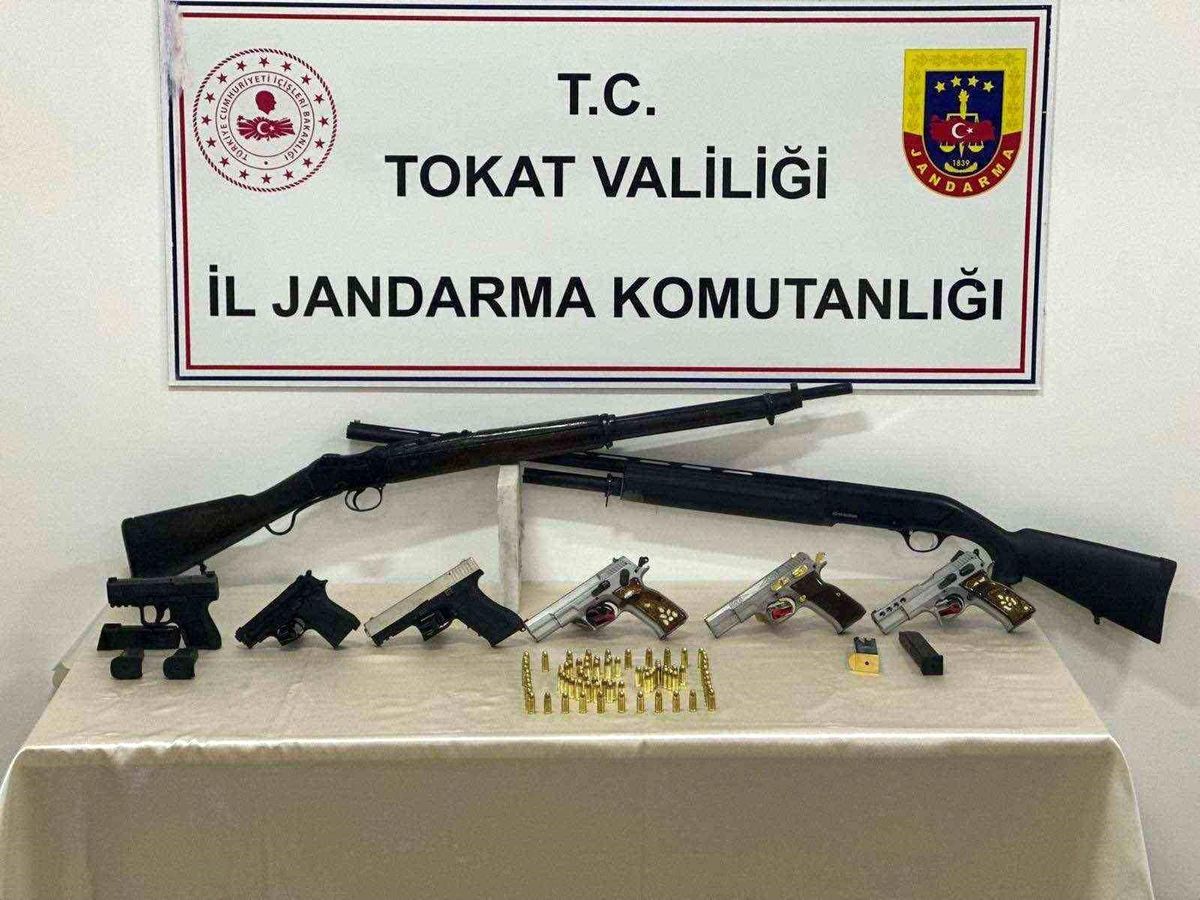 Tokat'ta Silah ve Uyuşturucu Operasyonu: 4 Kişi Tutuklandı