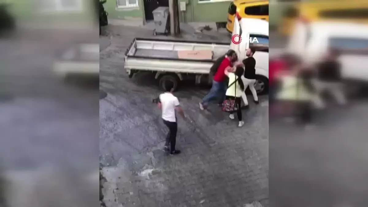 Borç kavgasında yumruklar havada uçuştu... O anlar kamerada