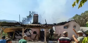 Denizli'nin Buldan ilçesinde yangın çıkan evde hasar meydana geldi