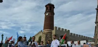 Erzurum'da İsrail'in Gazze'ye yönelik saldırılarını protesto eden sağlık çalışanları 40 haftadır sessiz yürüyüş yapıyor