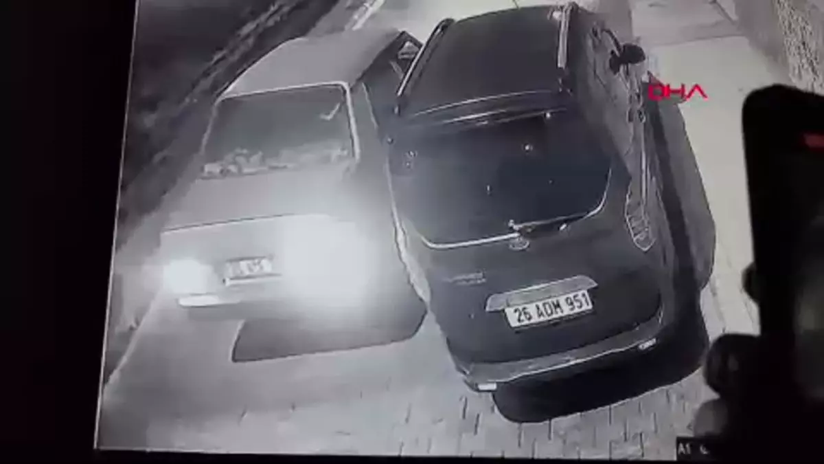 Eskişehir'de Hafif Ticari Araç Kundaklandı