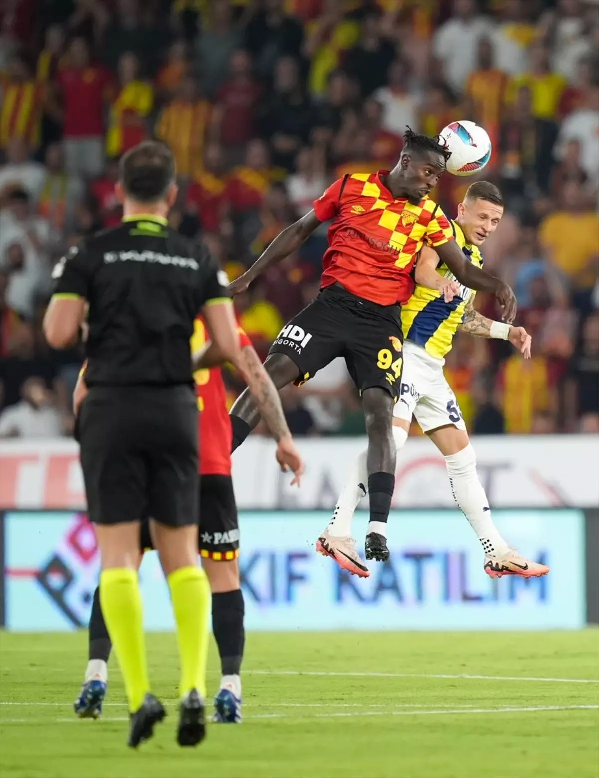 Fenerbahçe, Göztepe'yi 2-0 Yendi