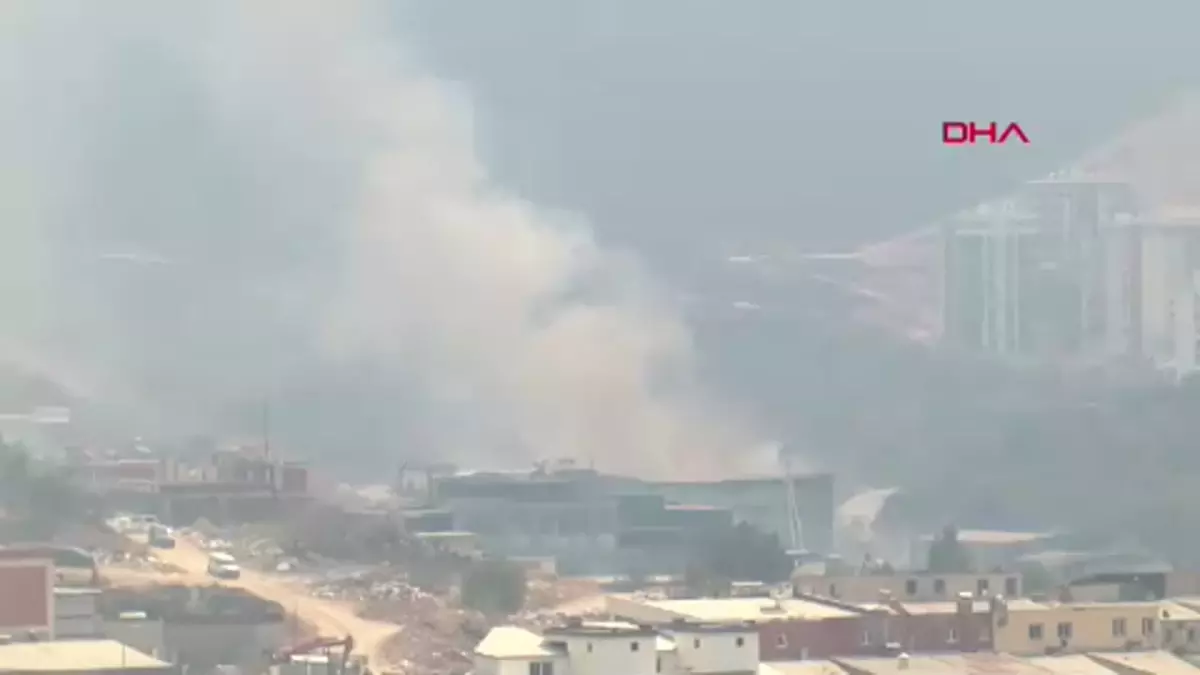 İzmir'de çöp aktarma tesisinde çıkan yangın kontrol altına alındı
