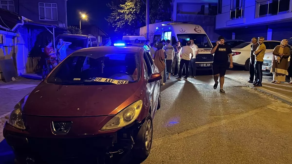 Gebze'de motosiklet ile otomobil çarpıştı, sürücü yaralandı