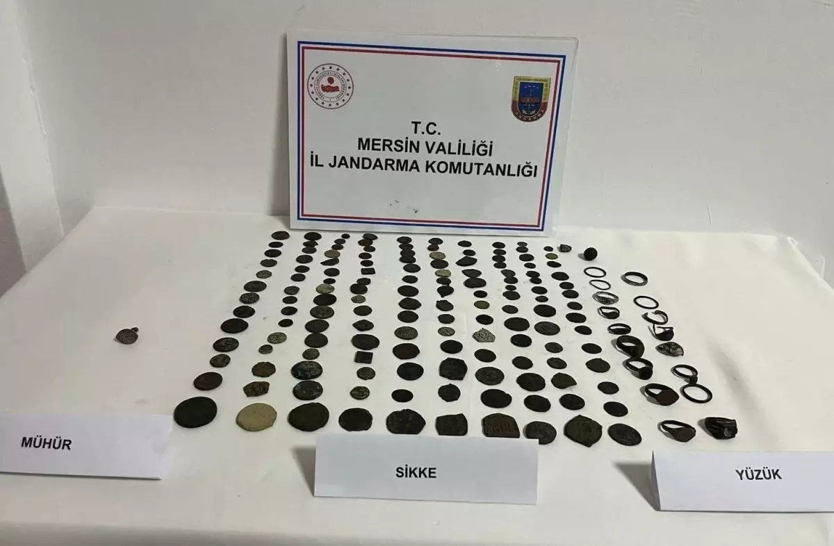 Mersin'de Tarihi Eser Operasyonu: Kitap ve Sikke Ele Geçirildi