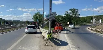 Pendik-Sabiha Gökçen bağlantı yolu üzerinde kaza: Sürücü ve yolcu yaralandı