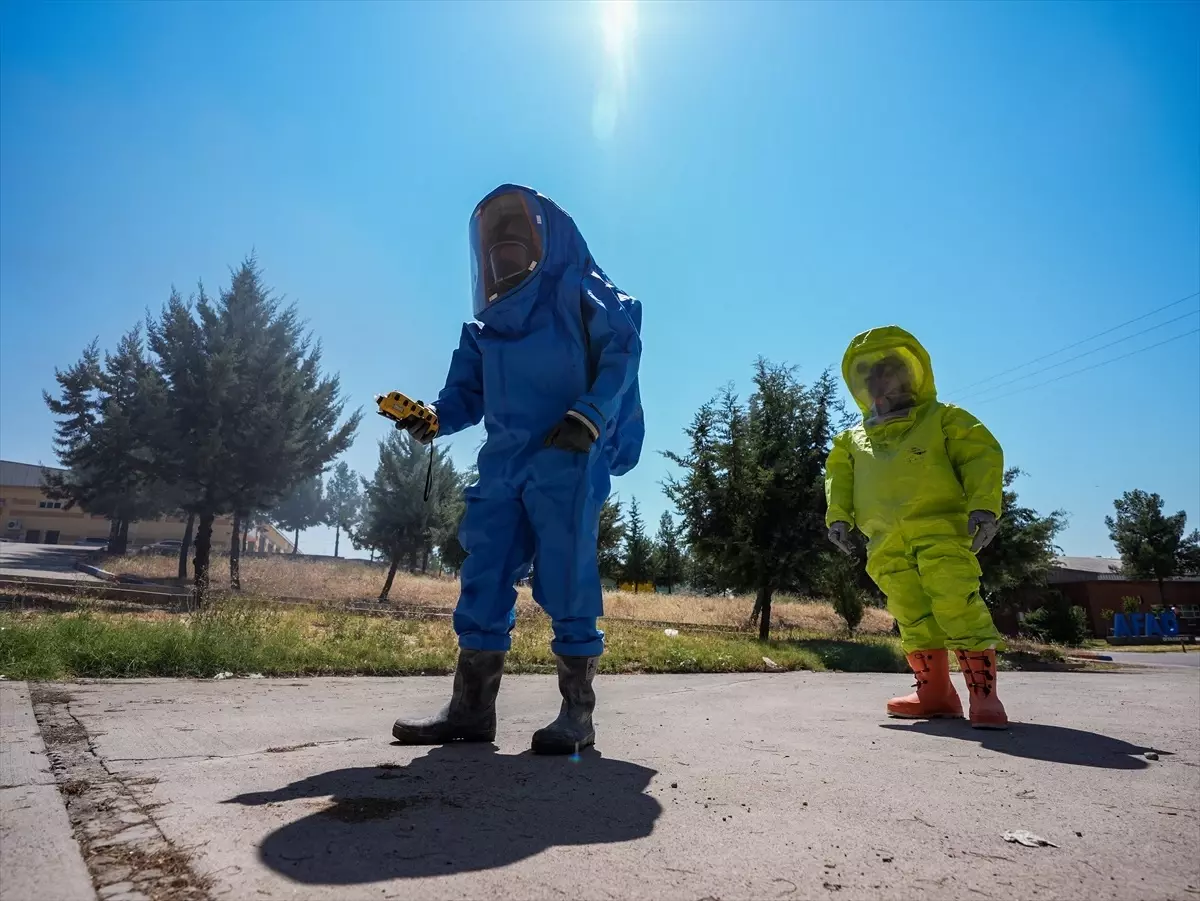 Diyarbakır'da AFAD ekipleri zorlu koşullarda eğitim görüyor