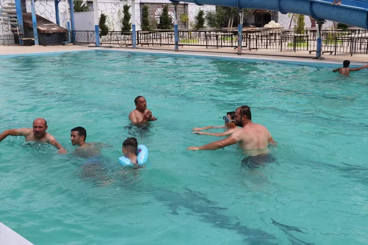 Kilis'te Vatandaşlar Havuzlara Akın Etti