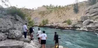 Manavgat'ta Serinlemek İçin Giren Genç Akıntıya Kapılarak Kayboldu