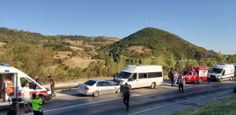 Amasya'da minibüs ile otomobil çarpıştı: 13 yaralı