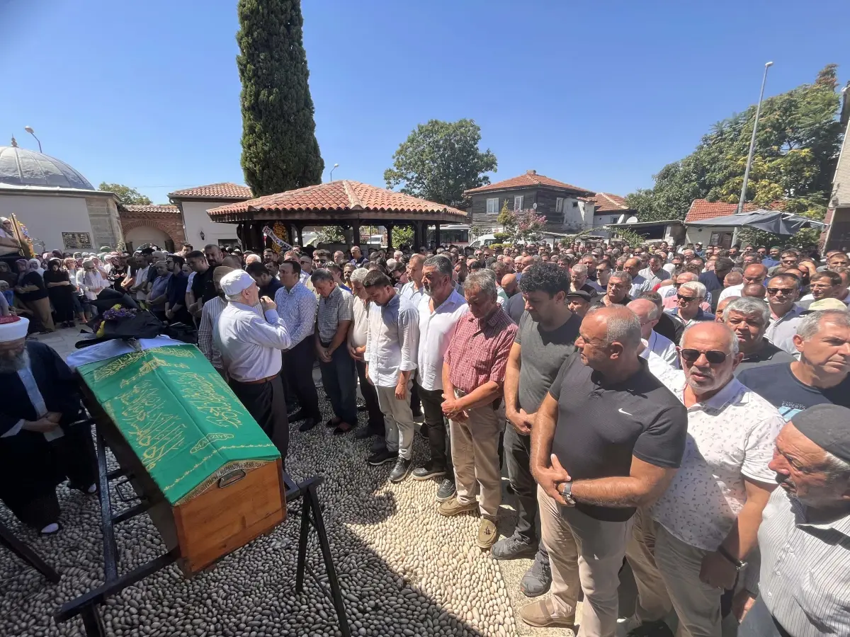 Okul Bahçesinde Tabanca İle Vurulan Genç Kız Toprağa Verildi