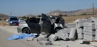 Burdur'da Otomobil Kaza Sonucu Karı Koca Öldü, Çocukları Yaralandı