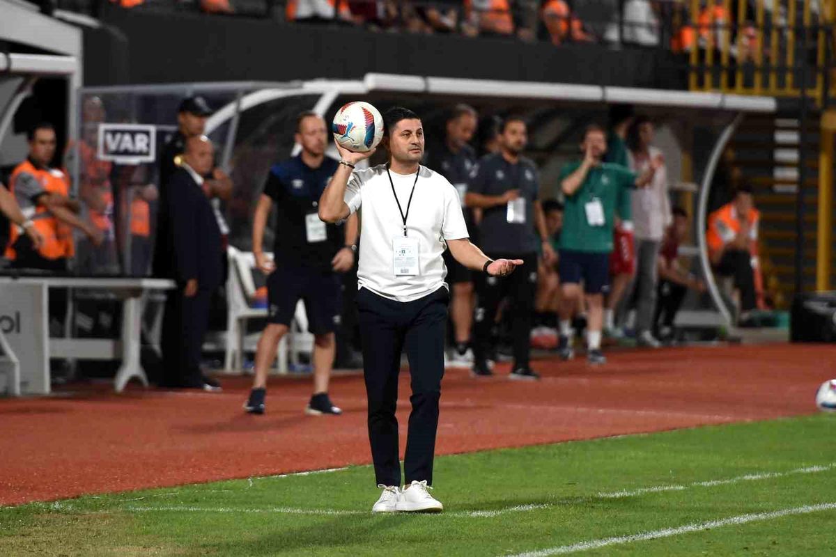 Manisa FK Teknik Direktörü Çağdaş Çavuş Taraftarlardan Destek Bekliyor