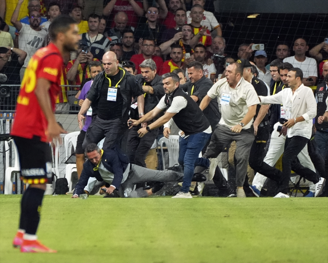 Fenerbahçe Başkanı Ali Koç'a Göztepe deplasmanında saldırı