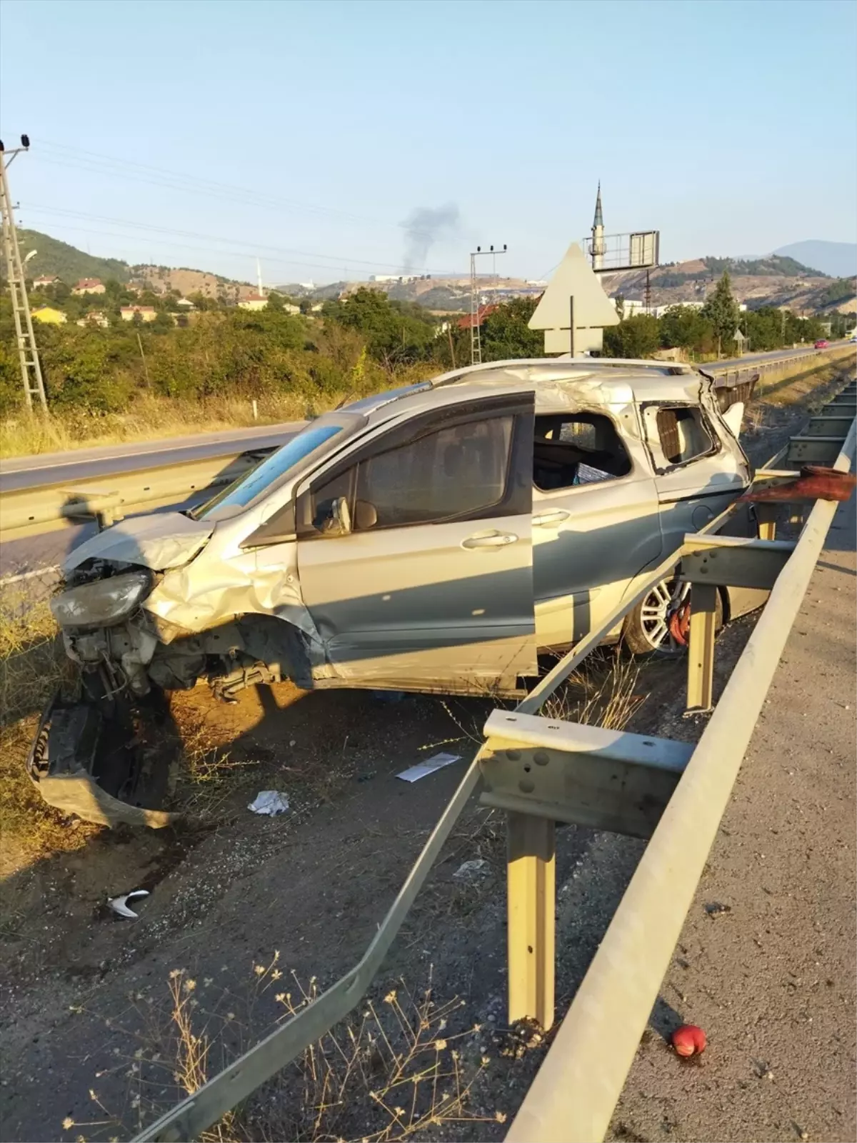 Karabük'te Hafif Ticari Araç Kazası: 1 Ölü, 2 Yaralı