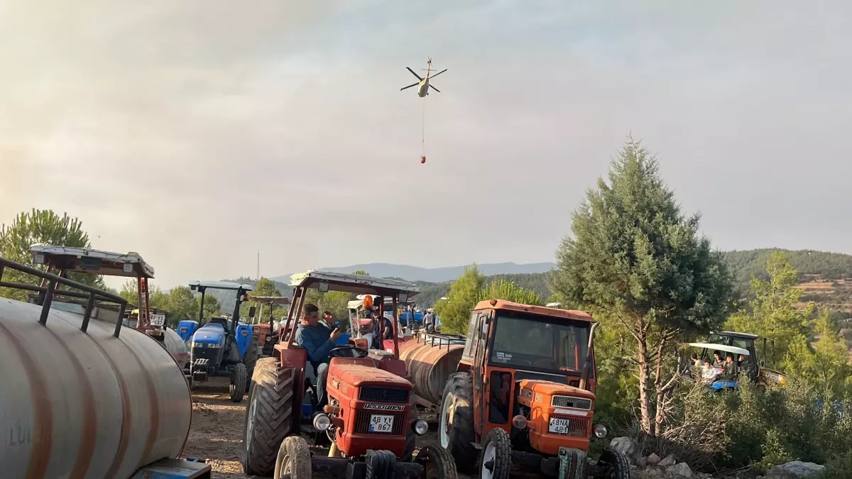 Köylüler Tankerlerle Yangın Söndürme Çalışmalarına Destek Verdi
