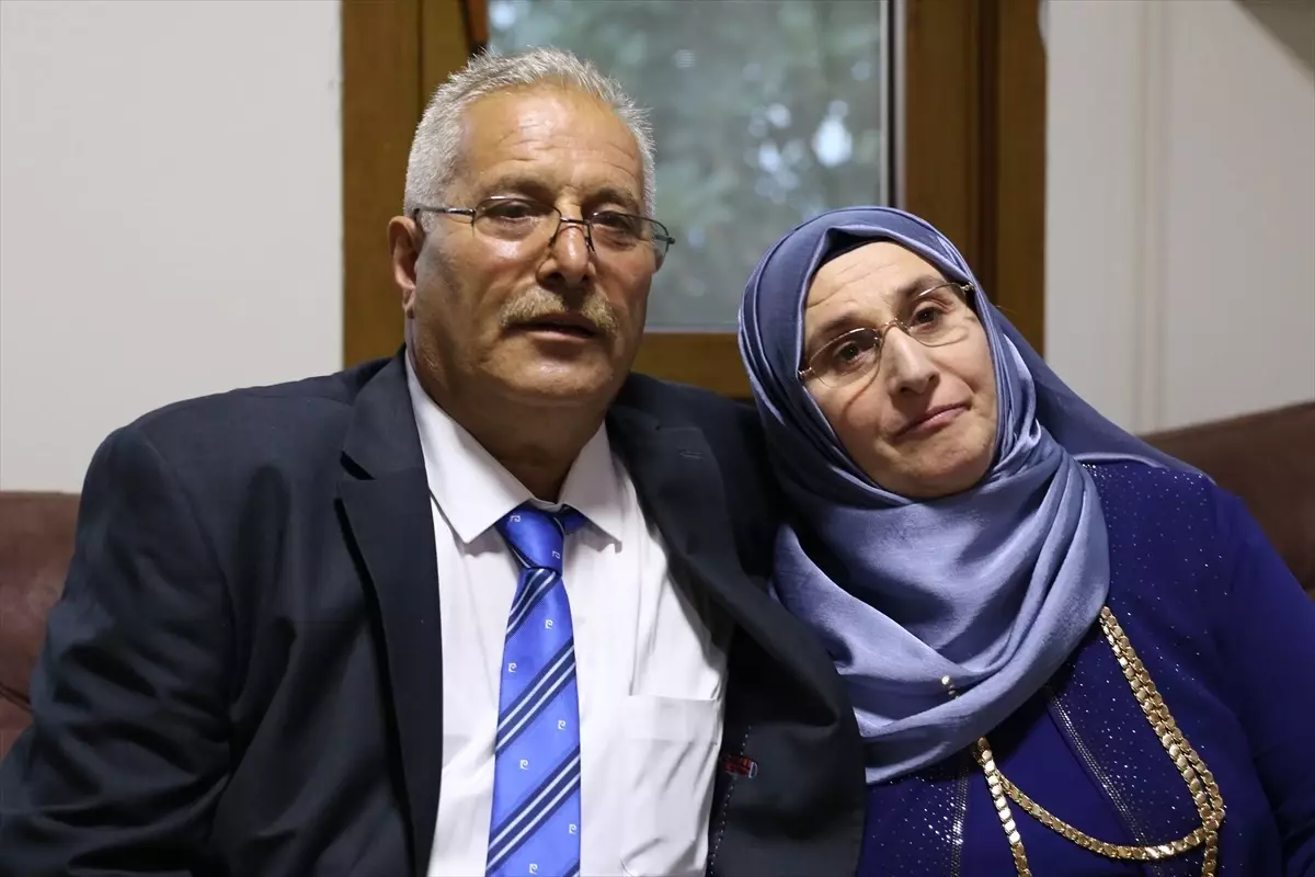 Rizeli çift, 36. yıl dönümlerinde düğünlerini yaparak mutluluğu paylaştı
