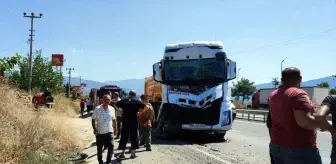 Sakarya'da iki tır çarpıştı, bir kişi yaralandı