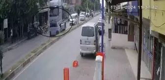 Hatay'da tır, mini aracı metrelerce sürükledi