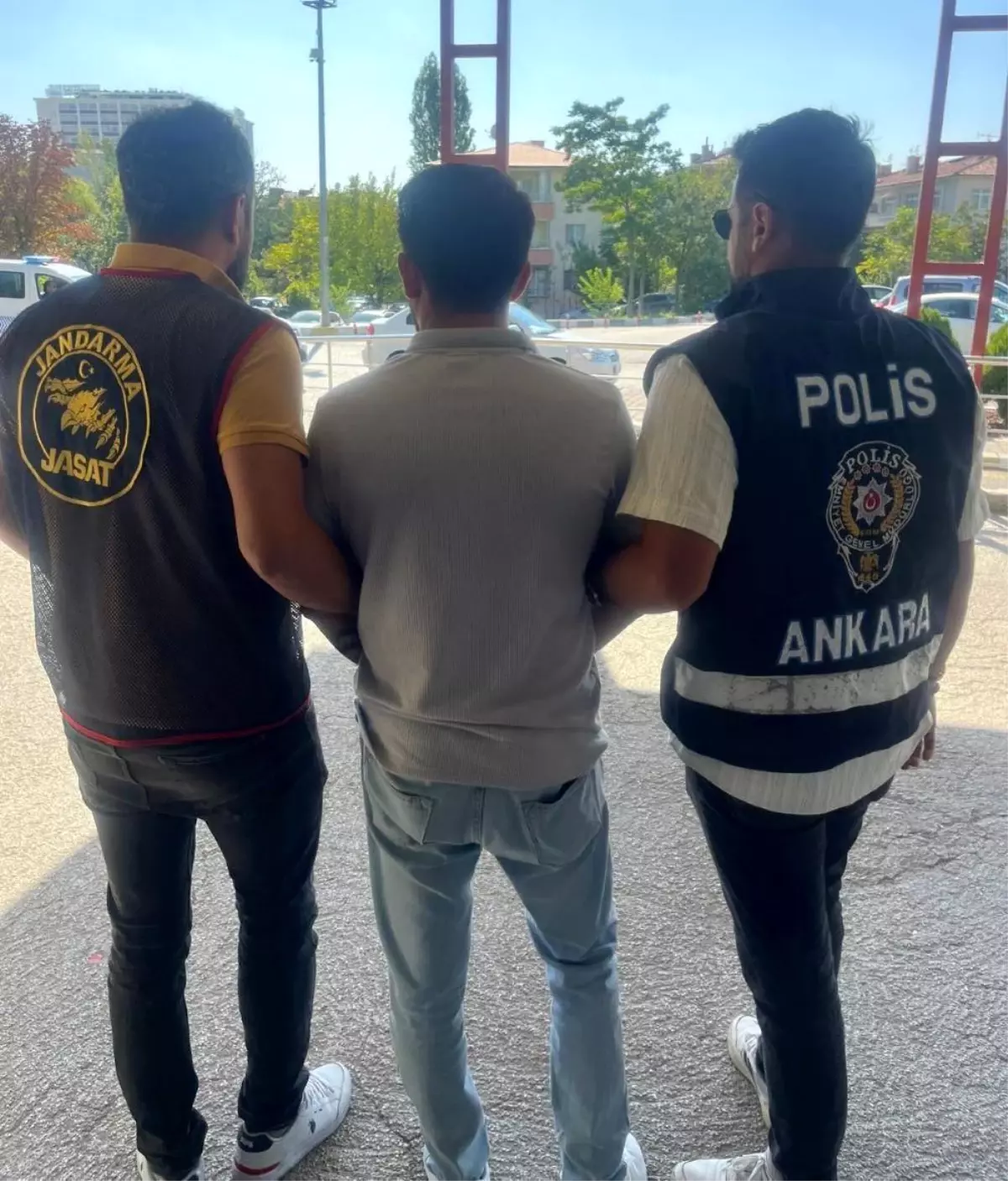 Ankara'da 73 yıl hapis cezası bulunan firari yakalandı