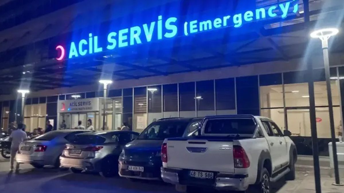 Düğünde ortalık karıştı, gelin ve damat dahil çok sayıda kişi hastanelik oldu