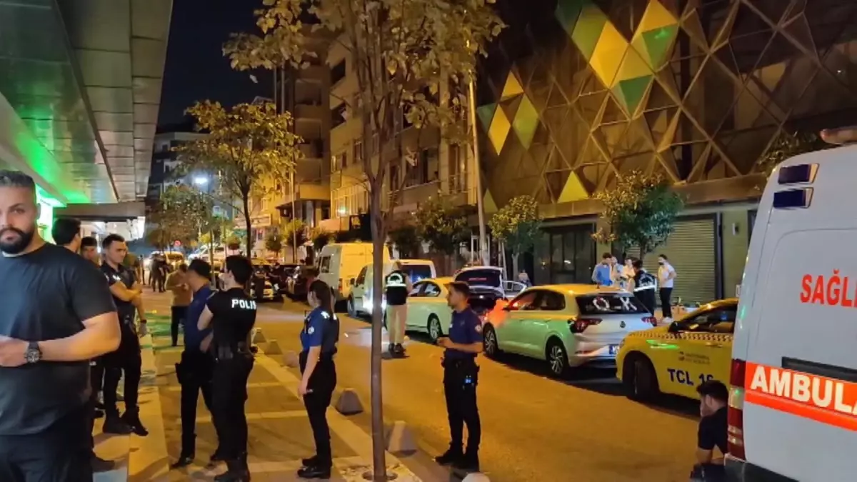 Kağıthane'de Otomobile Silahlı Saldırı: 1 Ölü, 2 Yaralı