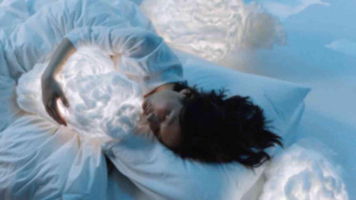 Rüyada eski sevgilinin mesaj atması ne demek? Rüyada eski sevgiliyle barışmak neye işaret? Rüyada eski sevgiliyle mesajlaşmak nedir?