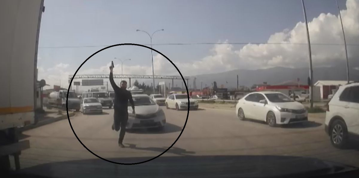 Silahla araba durduran sivil polis! Hatay'da ne oldu, olay ne? Sivil polis neden vatandaşa silah çekti?